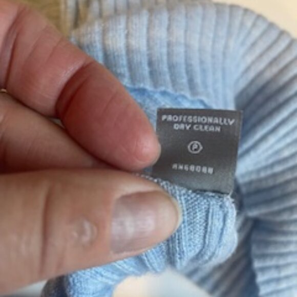 NWT Neiman Marcus Cashmere Cardigan Sweater: Light Blue, Size L - Picture 4 of 5